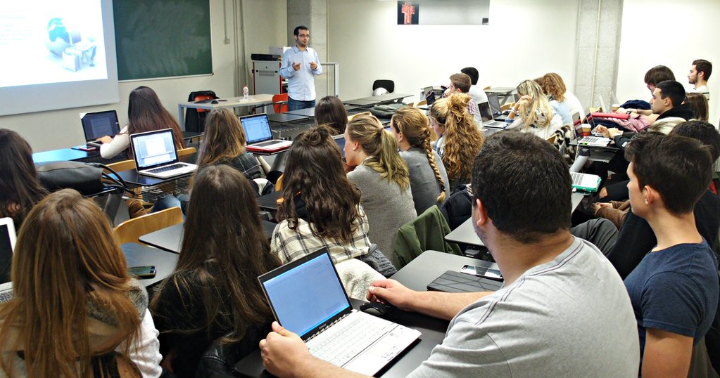 Roldós en las aulas, una vez más
